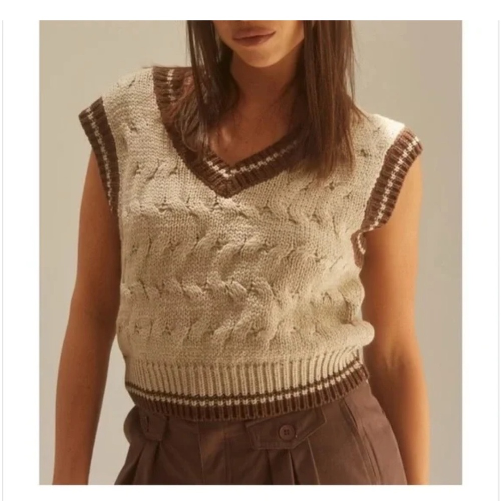 Cable Knit Sleeveless Cropper Sweater - Cream and Brown